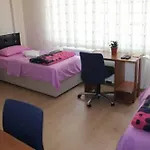 Sari Δωμάτια σε οικογενειακή κατοικία